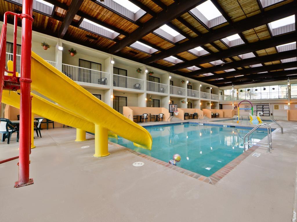 Ramada By Wyndham Plymouth Hotel & Conference Center Экстерьер фото