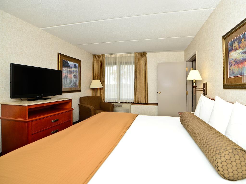 Ramada By Wyndham Plymouth Hotel & Conference Center Экстерьер фото