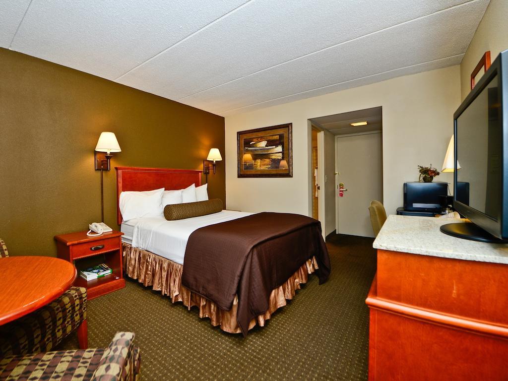 Ramada By Wyndham Plymouth Hotel & Conference Center Экстерьер фото
