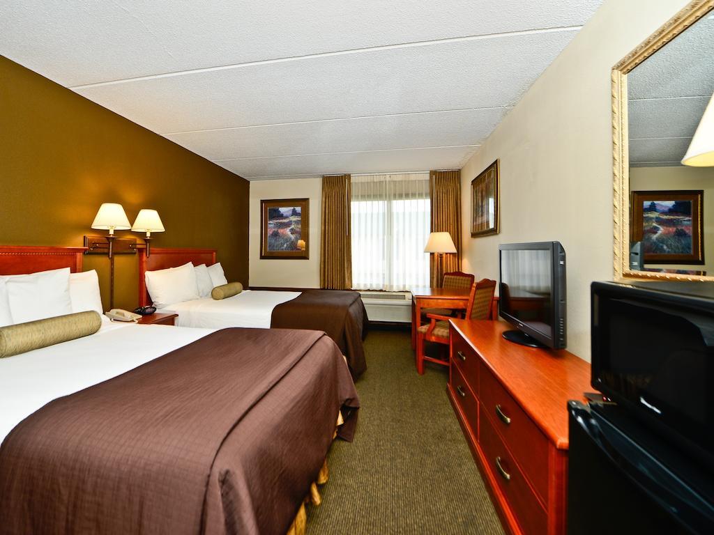 Ramada By Wyndham Plymouth Hotel & Conference Center Экстерьер фото