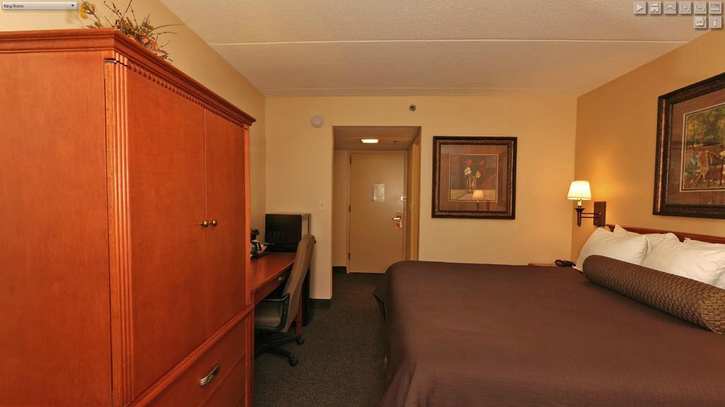 Ramada By Wyndham Plymouth Hotel & Conference Center Экстерьер фото