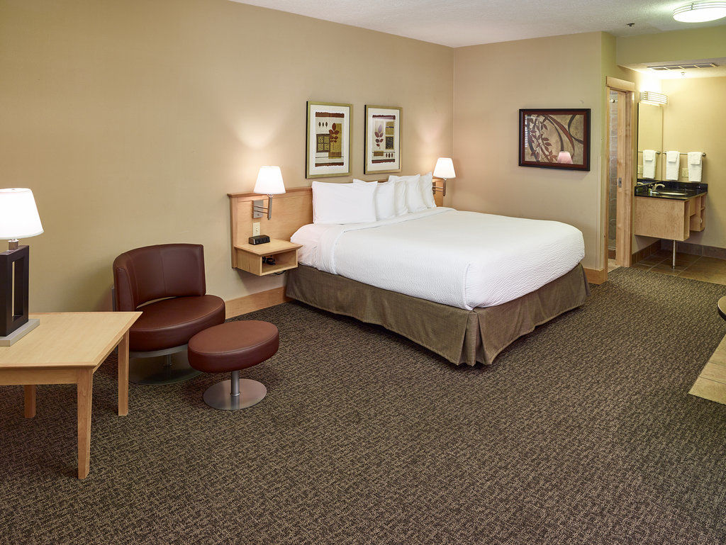 Ramada By Wyndham Plymouth Hotel & Conference Center Экстерьер фото