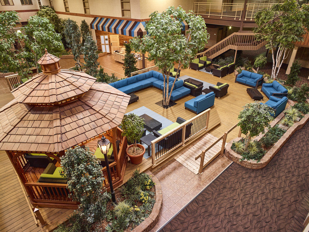 Ramada By Wyndham Plymouth Hotel & Conference Center Экстерьер фото