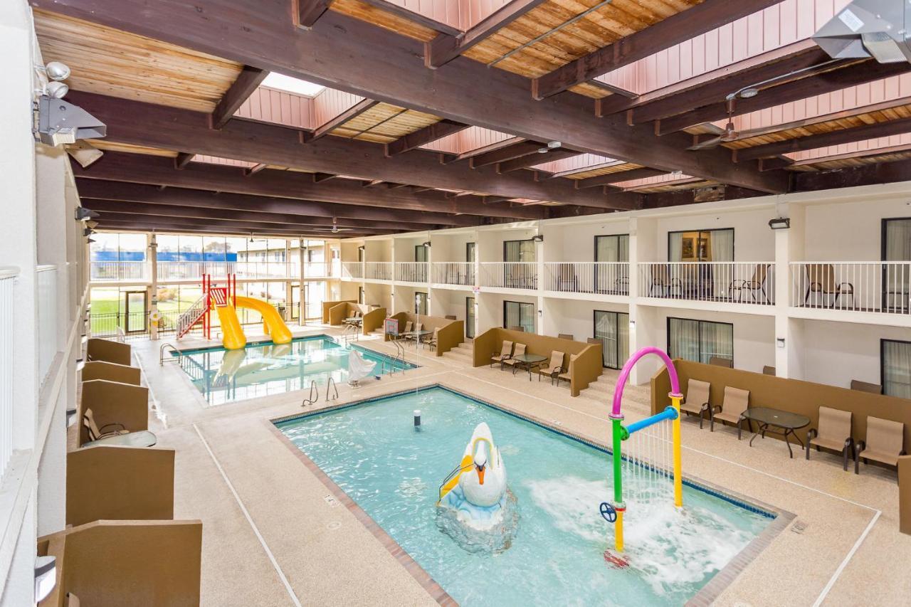 Ramada By Wyndham Plymouth Hotel & Conference Center Экстерьер фото