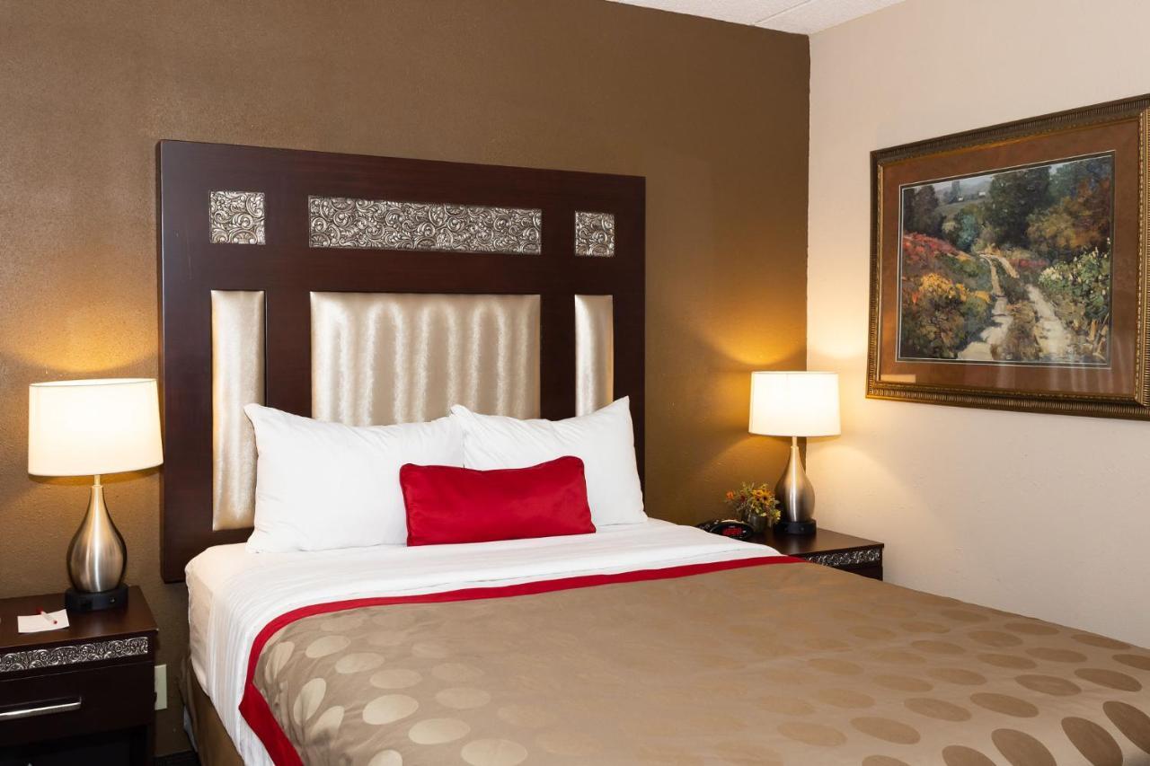 Ramada By Wyndham Plymouth Hotel & Conference Center Экстерьер фото