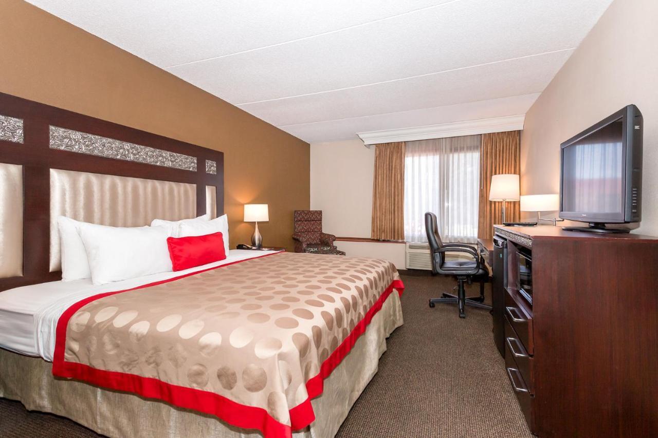 Ramada By Wyndham Plymouth Hotel & Conference Center Экстерьер фото