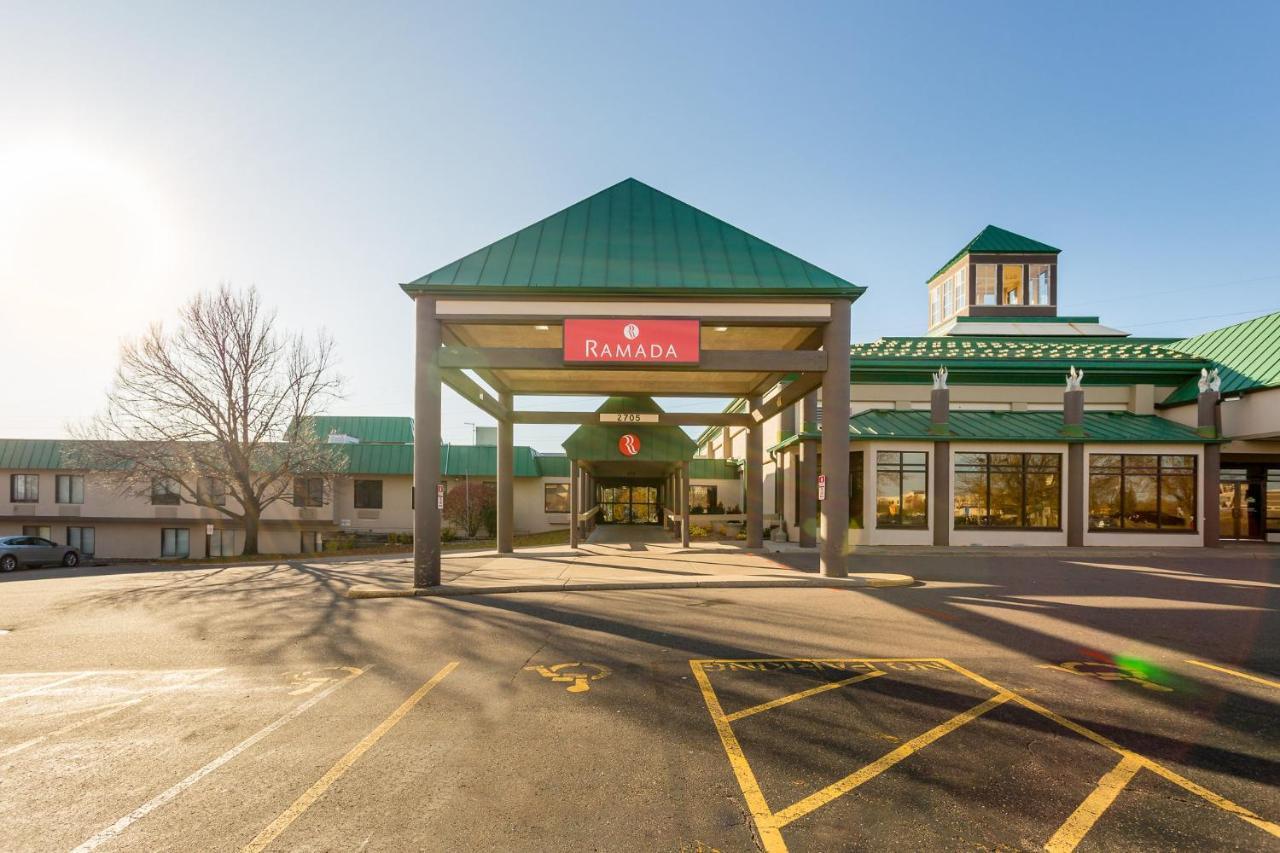 Ramada By Wyndham Plymouth Hotel & Conference Center Экстерьер фото
