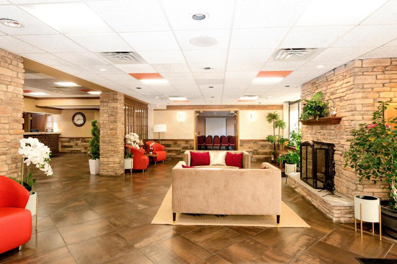 Ramada By Wyndham Plymouth Hotel & Conference Center Экстерьер фото